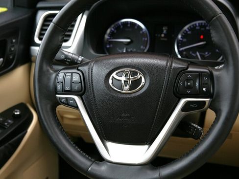 Used 2014 Toyota Highlander Limited Platinum AWD/4WD image 25