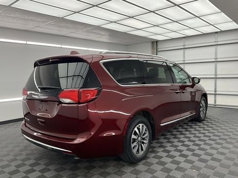 Used 2020 Chrysler Pacifica Touring-L Plus image 24