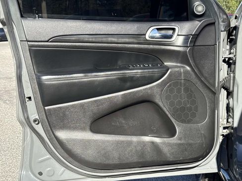 Used 2019 Jeep Grand Cherokee Altitude image 21