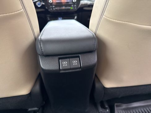 Used 2022 Toyota Prius XLE image 29