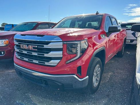 Used 2023 GMC Sierra 1500 SLE image 1