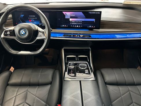 Used 2024 BMW i7 xDrive60 AWD/4WD image 16