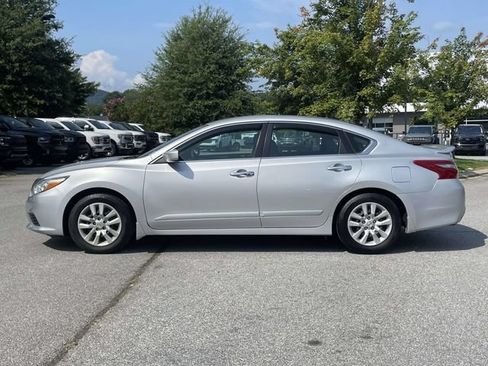 Used 2018 Nissan Altima 2.5 S w/ S Convenience Package FWD image 2