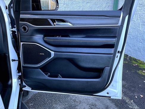 Used 2024 Jeep Wagoneer L Series II w/ Flexible Seating Group image 27