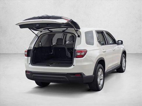 Certified 2023 Honda Pilot LX image 5