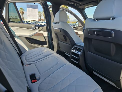 Used 2025 BMW X5 sDrive40i w/ Executive Package image 11