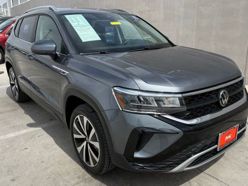 Certified 2024 Volkswagen Taos SE w/ MDO Package FWD image 15
