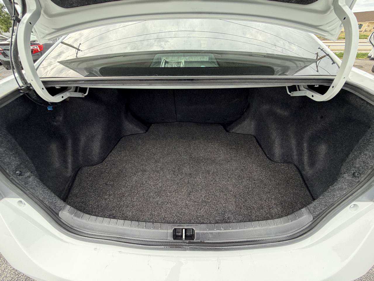 Used 2014 Toyota Corolla LE FWD image 18