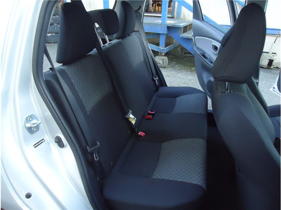 Used 2015 Toyota Yaris L FWD image 12
