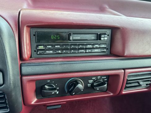 Used 1997 Ford F250 4x4 Regular Cab Heavy Duty image 17