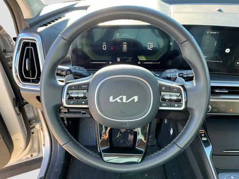 Certified 2025 Kia Sorento EX image 18