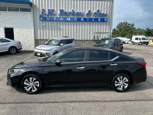 Used 2024 Nissan Altima 2.5 S FWD image 6