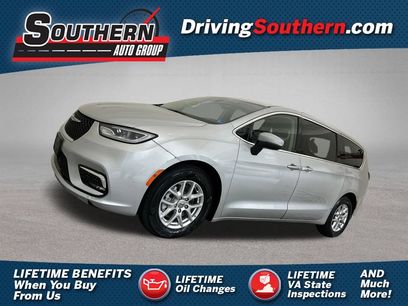 Used 2023 Chrysler Pacifica Touring-L