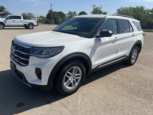 New 2025 Ford Explorer Active w/ Active Comfort Package image 3