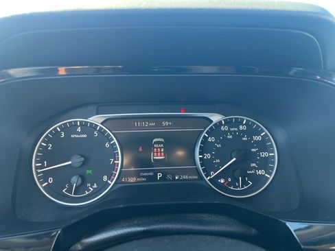 Used 2024 Nissan Pathfinder SV image 9