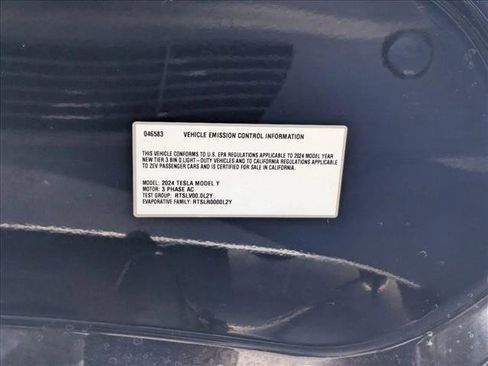 Used 2024 Tesla Model Y Long Range AWD/4WD image 25