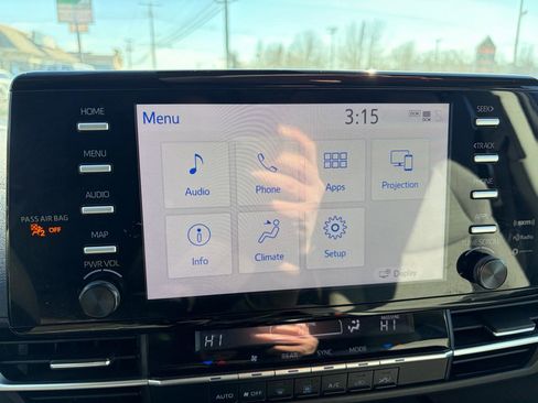 Used 2021 Toyota Sienna LE image 39