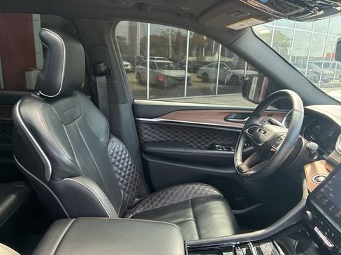 Used 2022 Jeep Grand Cherokee L Summit w/ Advanced Protech Group IV AWD/4WD image 10