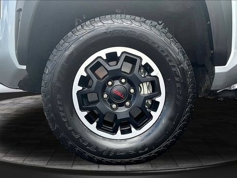 Used 2025 Toyota Tacoma TRD Off-Road w/ TRD Off Road Upgrade Package AWD/4WD image 32