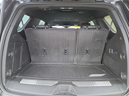 Used 2025 Chevrolet Tahoe High Country image 35