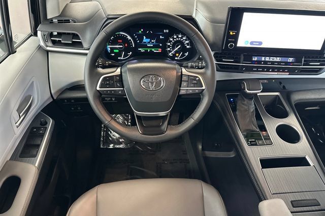 Certified 2026 Toyota Sienna XLE FWD image 18