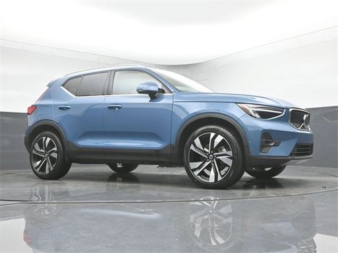 Used 2023 Volvo XC40 B5 Ultimate w/ Protection Package Premier image 42