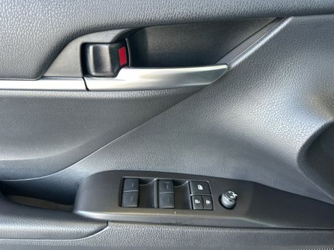 Used 2023 Toyota Camry SE w/ Convenience Package FWD image 10