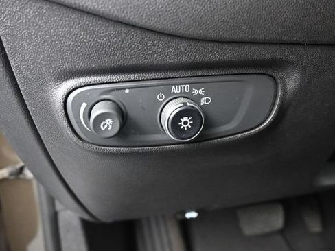 Used 2023 Chevrolet Equinox LT FWD image 20
