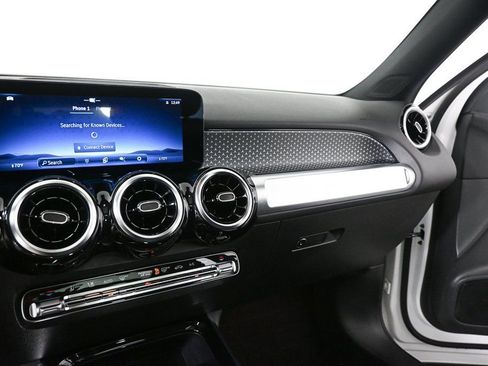 Used 2025 Mercedes-Benz GLB 250 image 13