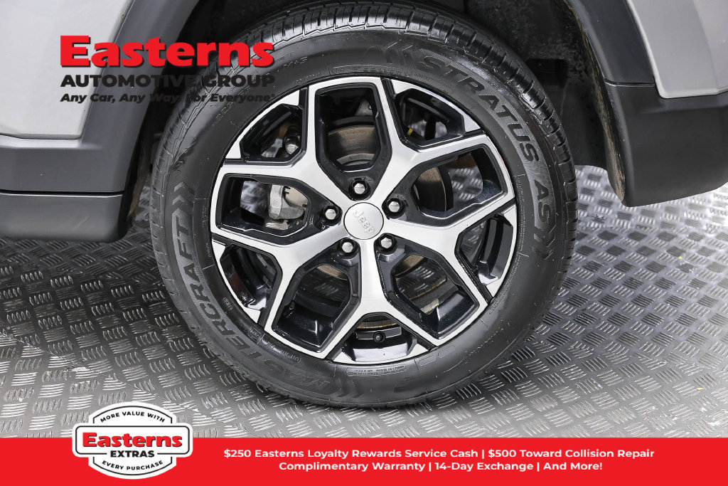Used 2024 Jeep Compass Latitude AWD/4WD image 9