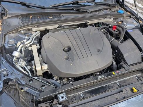 Certified 2025 Volvo V60 B5 Cross Country Ultra image 31