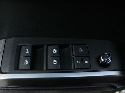 Used 2018 Toyota Tacoma Limited image 11