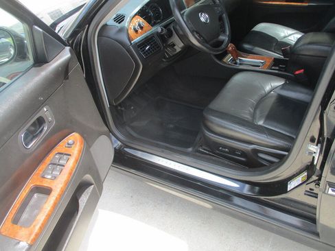 Used 2005 Buick LaCrosse CXS w/ Gold Convenience Package FWD image 9