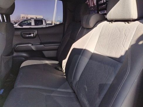 Used 2018 Toyota Tacoma TRD Sport w/ Technology Package image 9