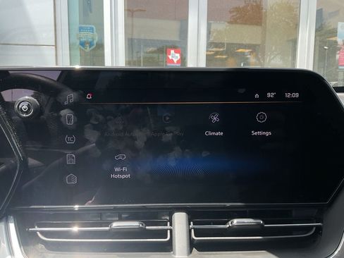 Used 2025 Chevrolet Trax LT FWD image 20
