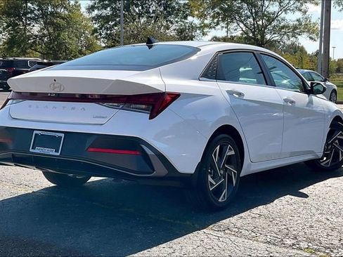 New 2025 Hyundai Elantra Limited image 15