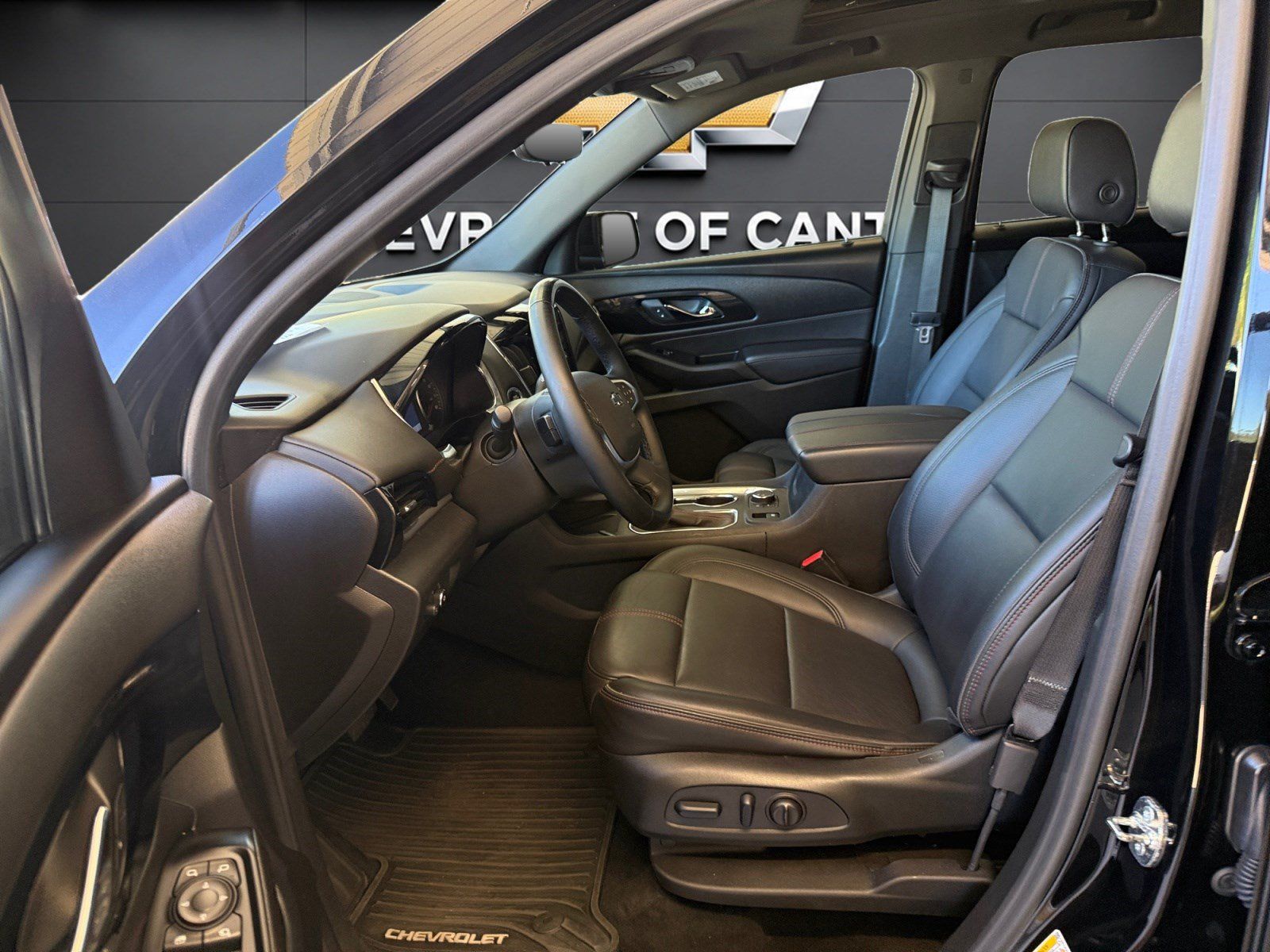 Used 2023 Chevrolet Traverse RS AWD/4WD image 9