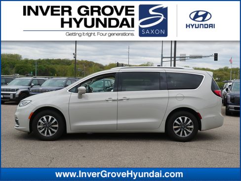 Used 2021 Chrysler Pacifica Touring-L w/ Premium & Safety Sphere Group FWD image 1