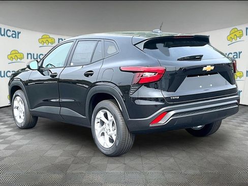 New 2026 Chevrolet Trax LS w/ LS Convenience Package FWD image 5
