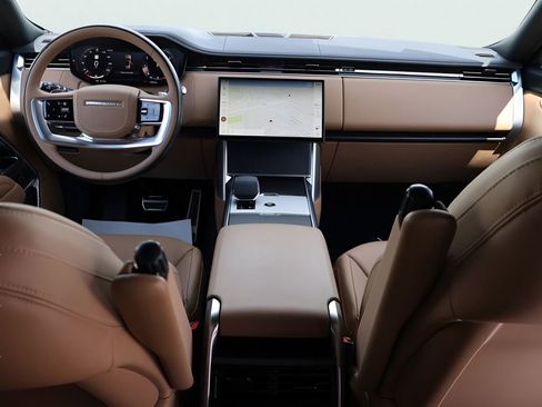 Used 2025 Land Rover Range Rover Long Wheelbase SE image 13