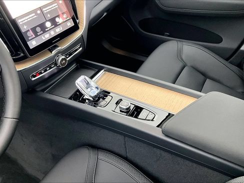 New 2026 Volvo XC60 B5 Core AWD/4WD image 26