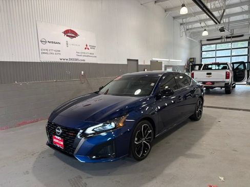 Certified 2023 Nissan Altima 2.5 SR w/ SR Premium Package FWD image 7