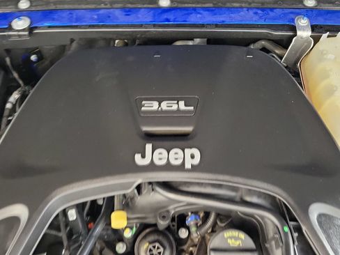 Used 2021 Jeep Gladiator Overland w/ Safety Group AWD/4WD image 10