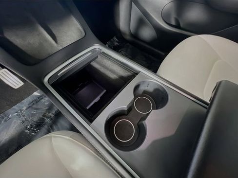 Used 2022 Tesla Model Y Performance image 22