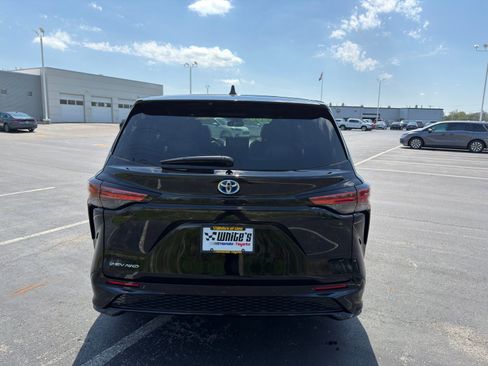 Used 2025 Toyota Sienna XSE AWD/4WD image 7