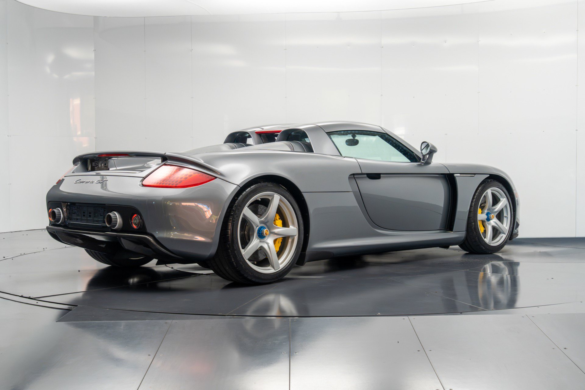 Used 2004 Porsche Carrera GT RWD image 60