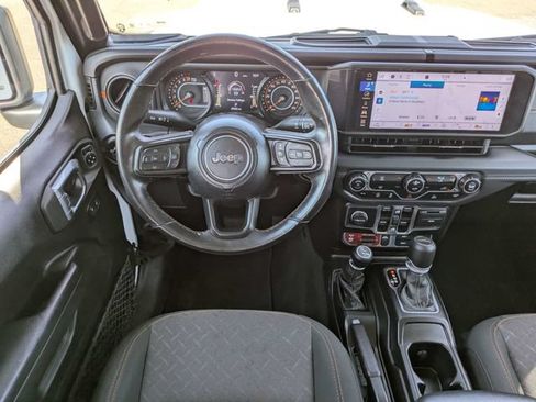Used 2024 Jeep Gladiator Mojave AWD/4WD image 16