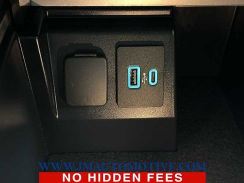 Used 2021 Ford Explorer XLT image 36