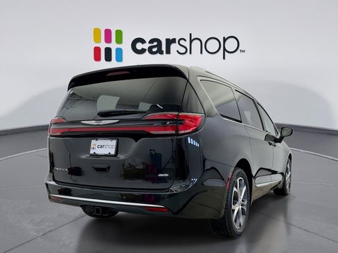 Used 2022 Chrysler Pacifica Pinnacle image 5