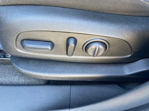 Used 2024 Chevrolet Equinox LT FWD image 13